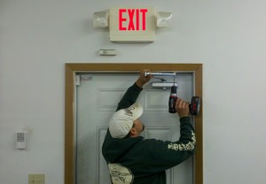 locksmith installing commercial door